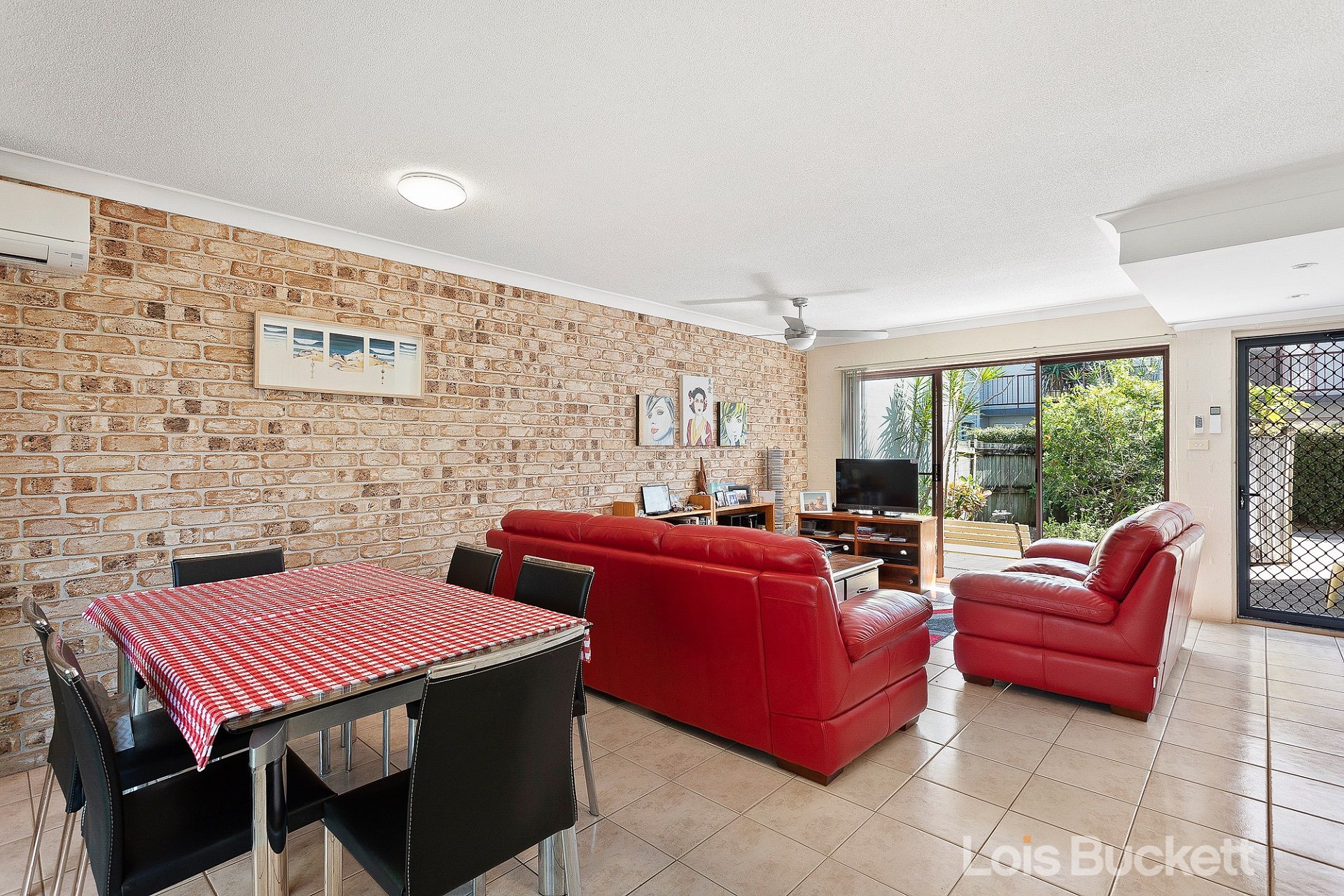 2/4244 Armstrong Street, Suffolk Park Lois Buckett Real Estate