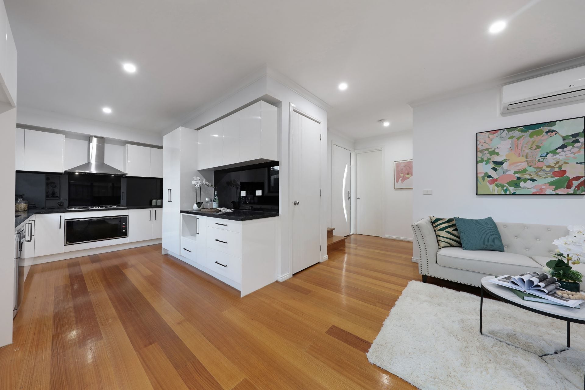 2/34 Crawford Road, Clarinda OBrien Real Estate