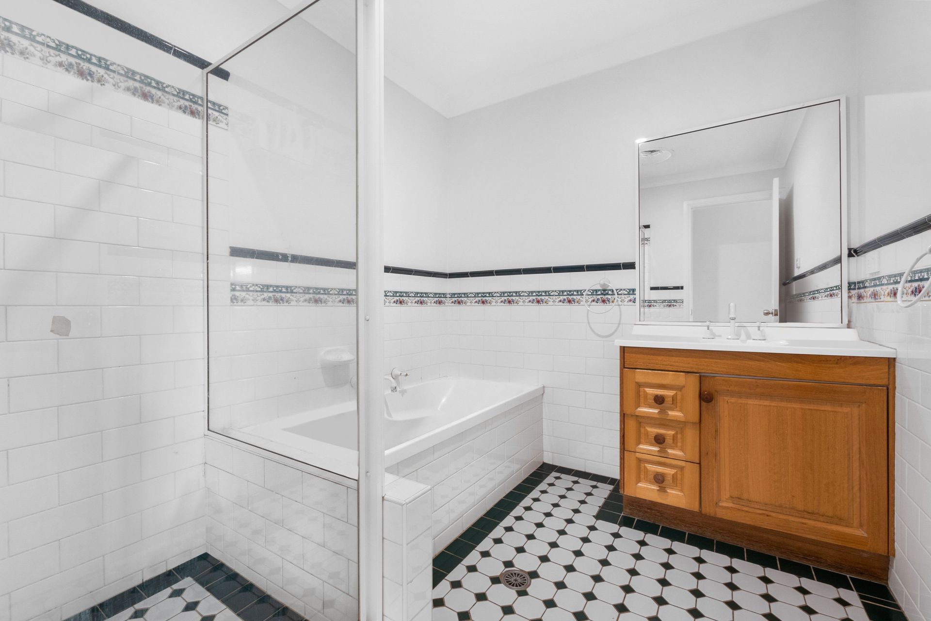 Real Estate For Sale 2/25 McGrath Road Mcgraths Hill , NSW