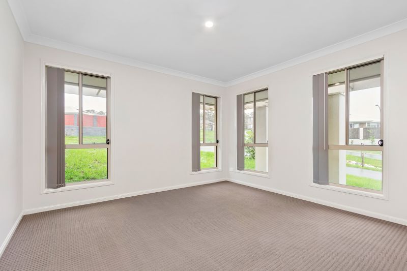 Real Estate For Lease 6 OUTLOOK Boulevard Fletcher , NSW