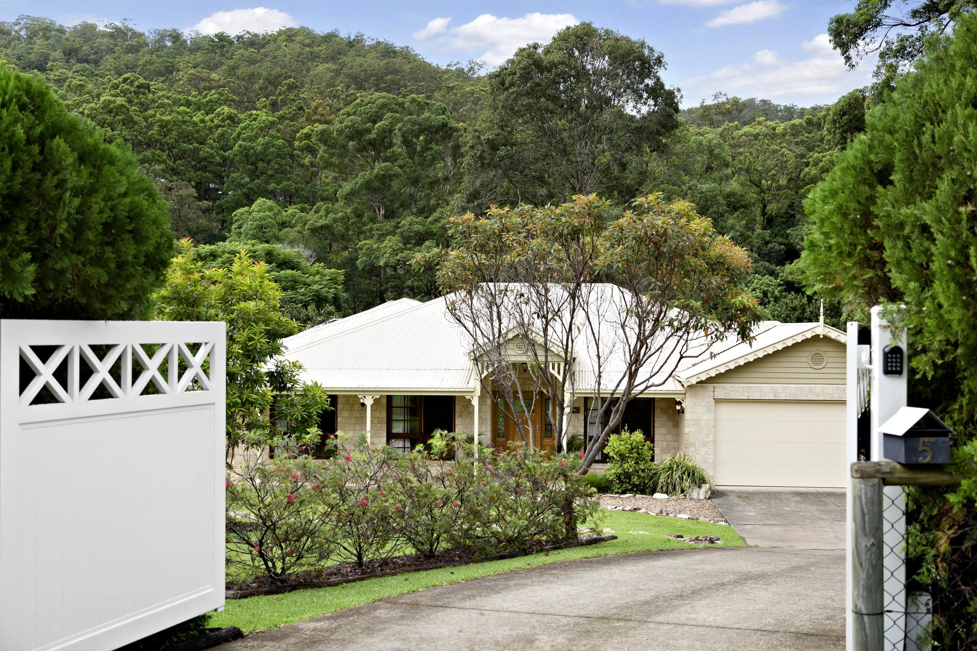 Real Estate For Sale 5 Waterfall Drive Wongawallan , QLD