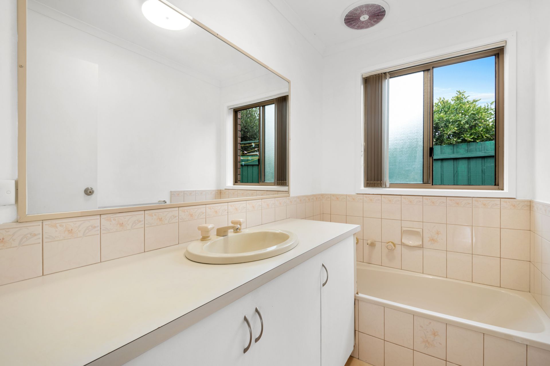 2/13 Bluff Road, St Leonards Neville Richards Real Estate