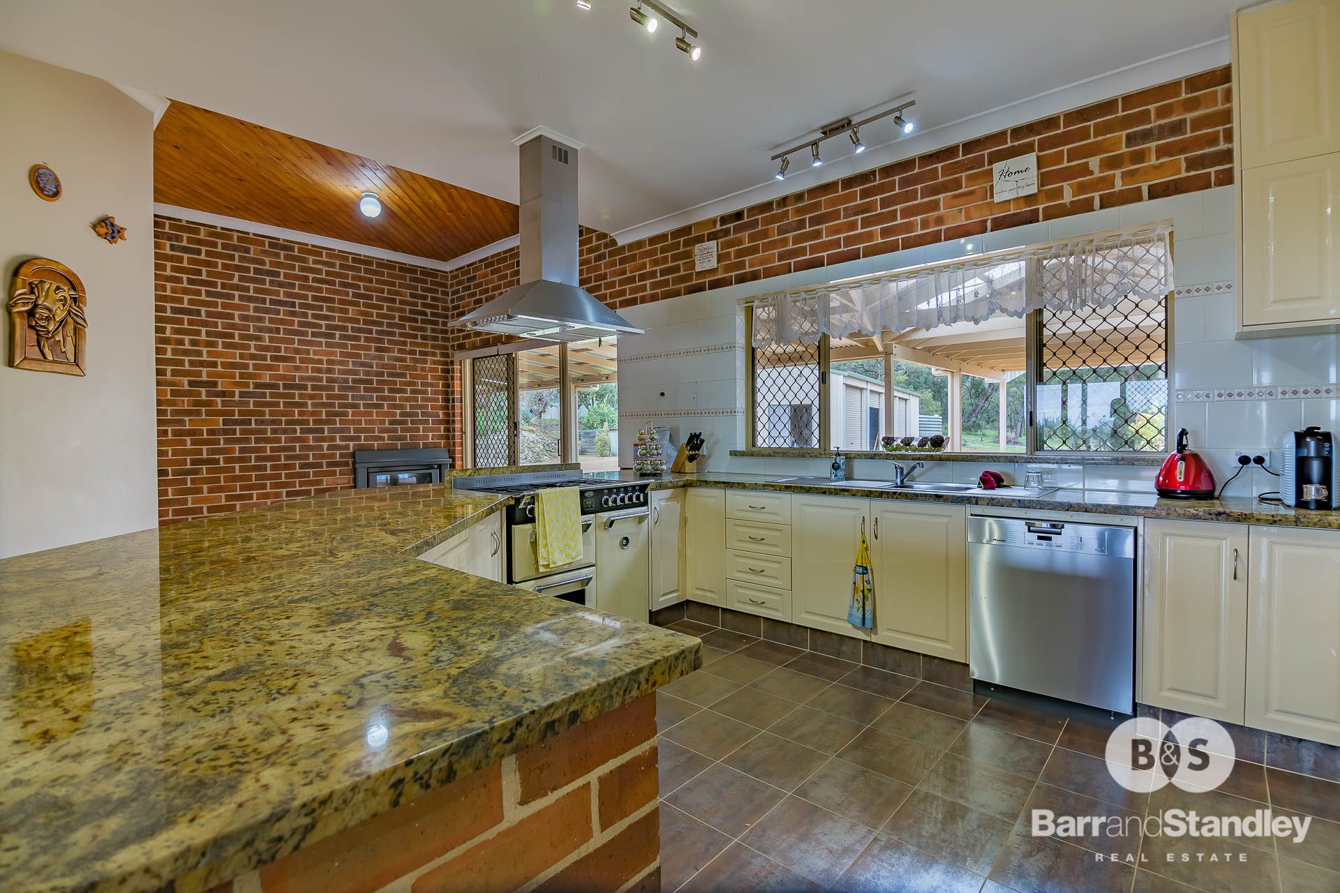 16 Knapp Drive Leschenault , WA