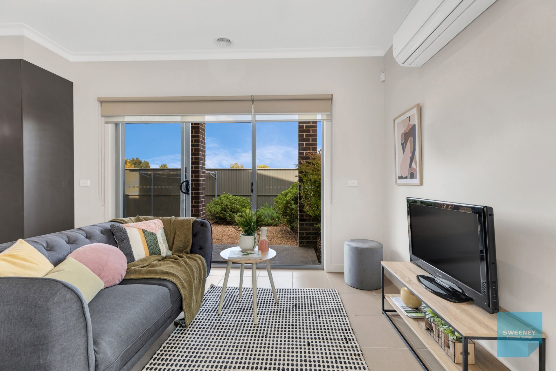 6/6977 Lancefield Drive, CAROLINE SPRINGS Sweeney Estate Agents