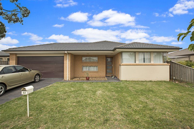 32 Dan Drive, Cranbourne East OBrien Real Estate