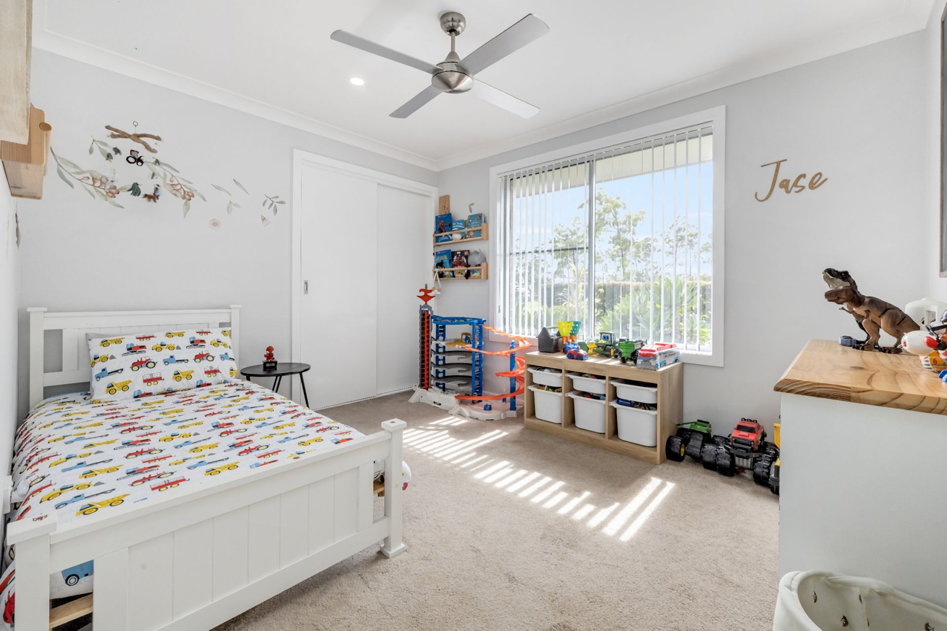 Real Estate For Sale 61 Waratah Drive Yarravel , NSW