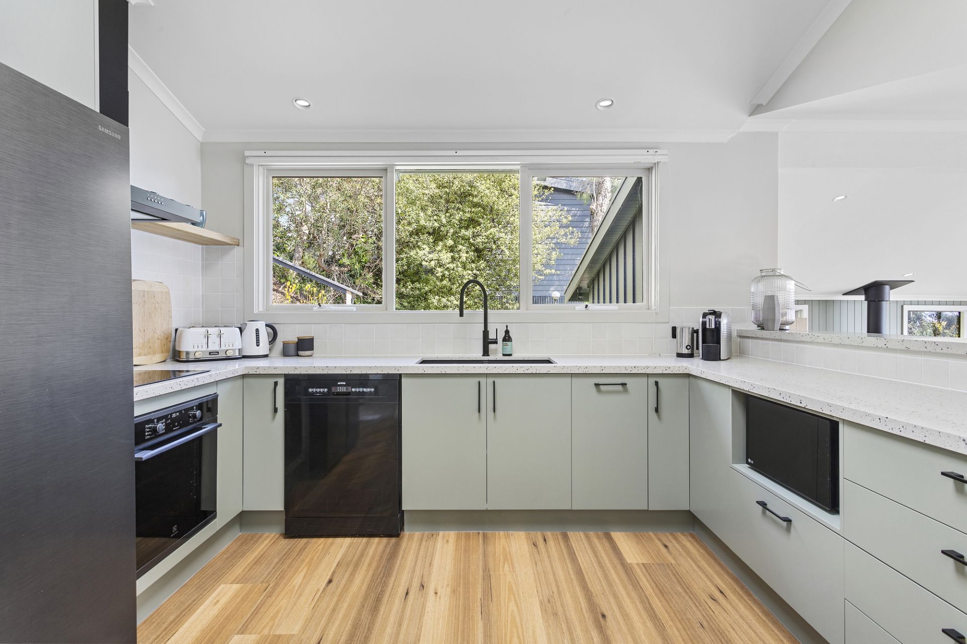 Kay & Burton 34 Nestle Court, Arthurs Seat