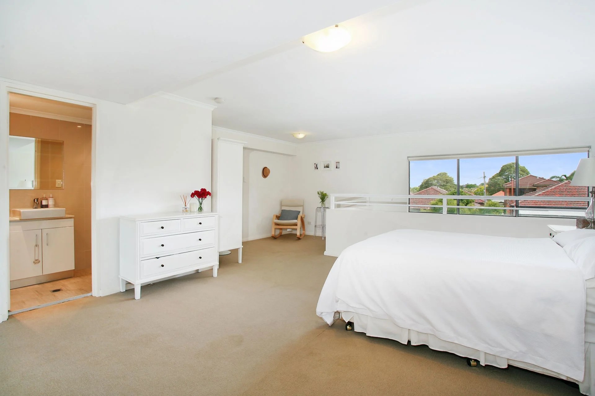 Time Realty Real Estate For Sale 11/5763 Fairlight Street Five