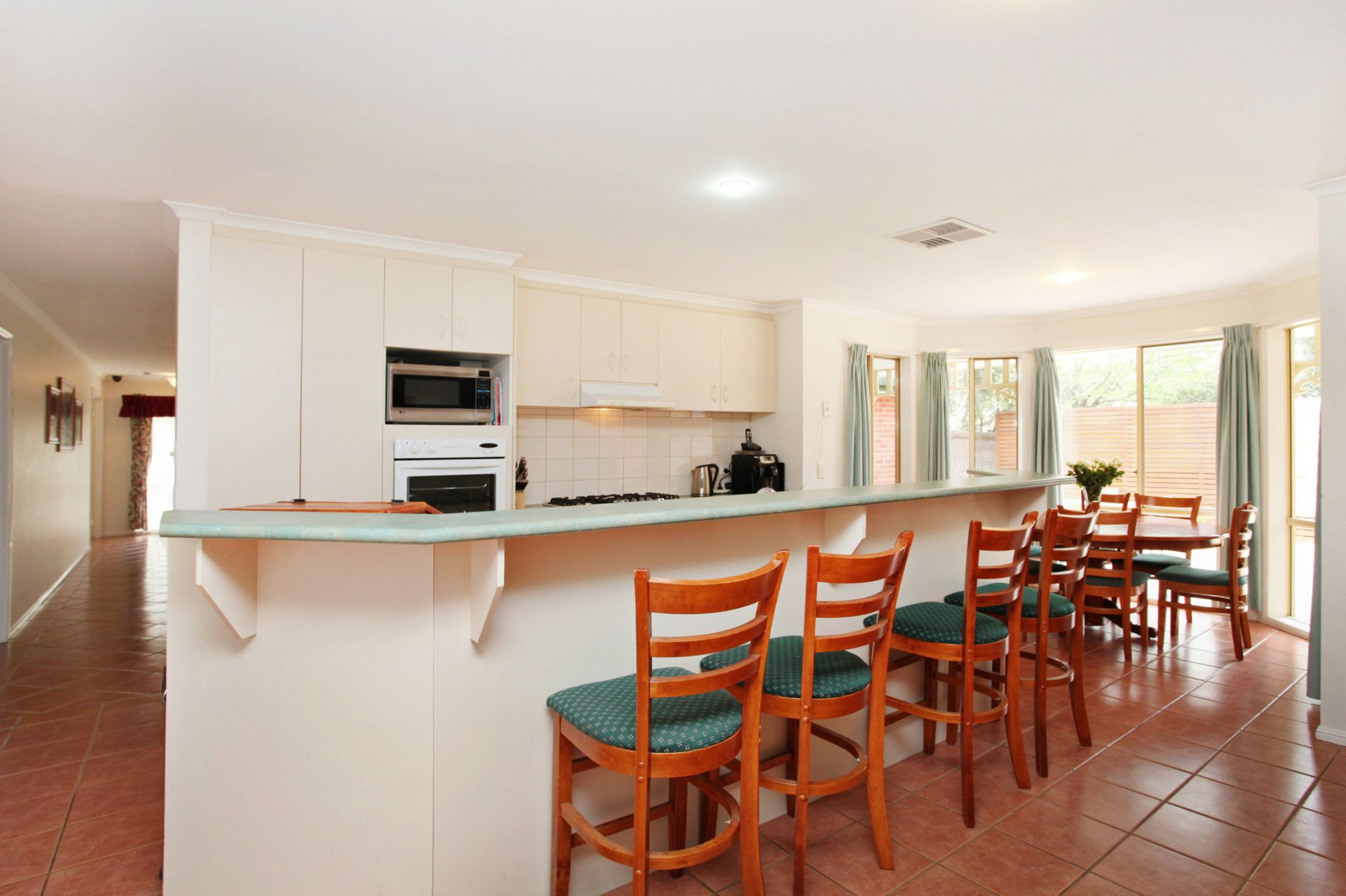 8 Learmonth Court, CAROLINE SPRINGS Sweeney Estate Agents