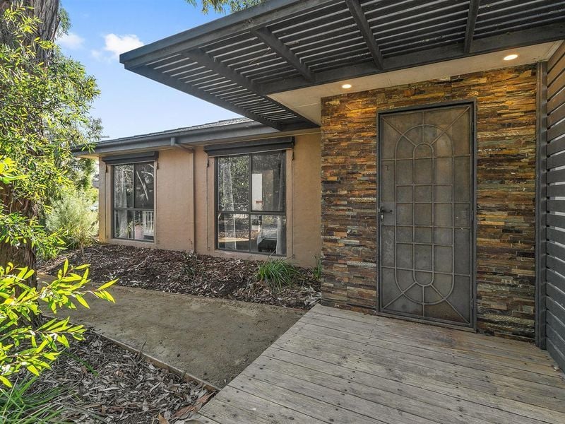 Real Estate For Sale 28 Hardy Street Mornington , VIC