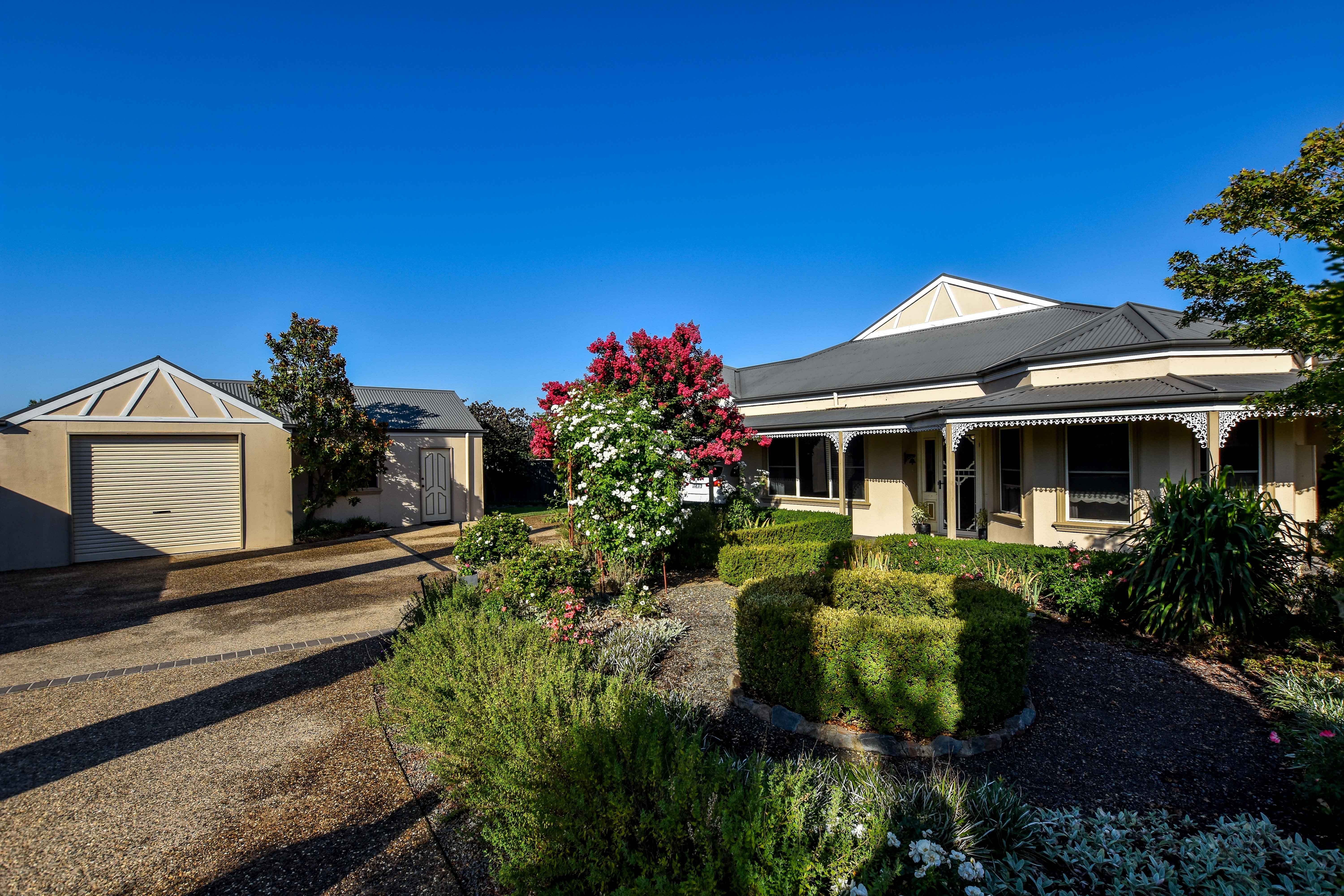Real Estate For Sale 8 Eliza Way Myrtleford , VIC
