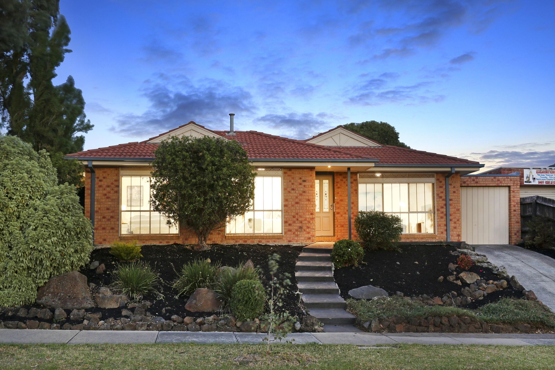 Real Estate For Sale 28 Bowman Drive Mill Park , VIC
