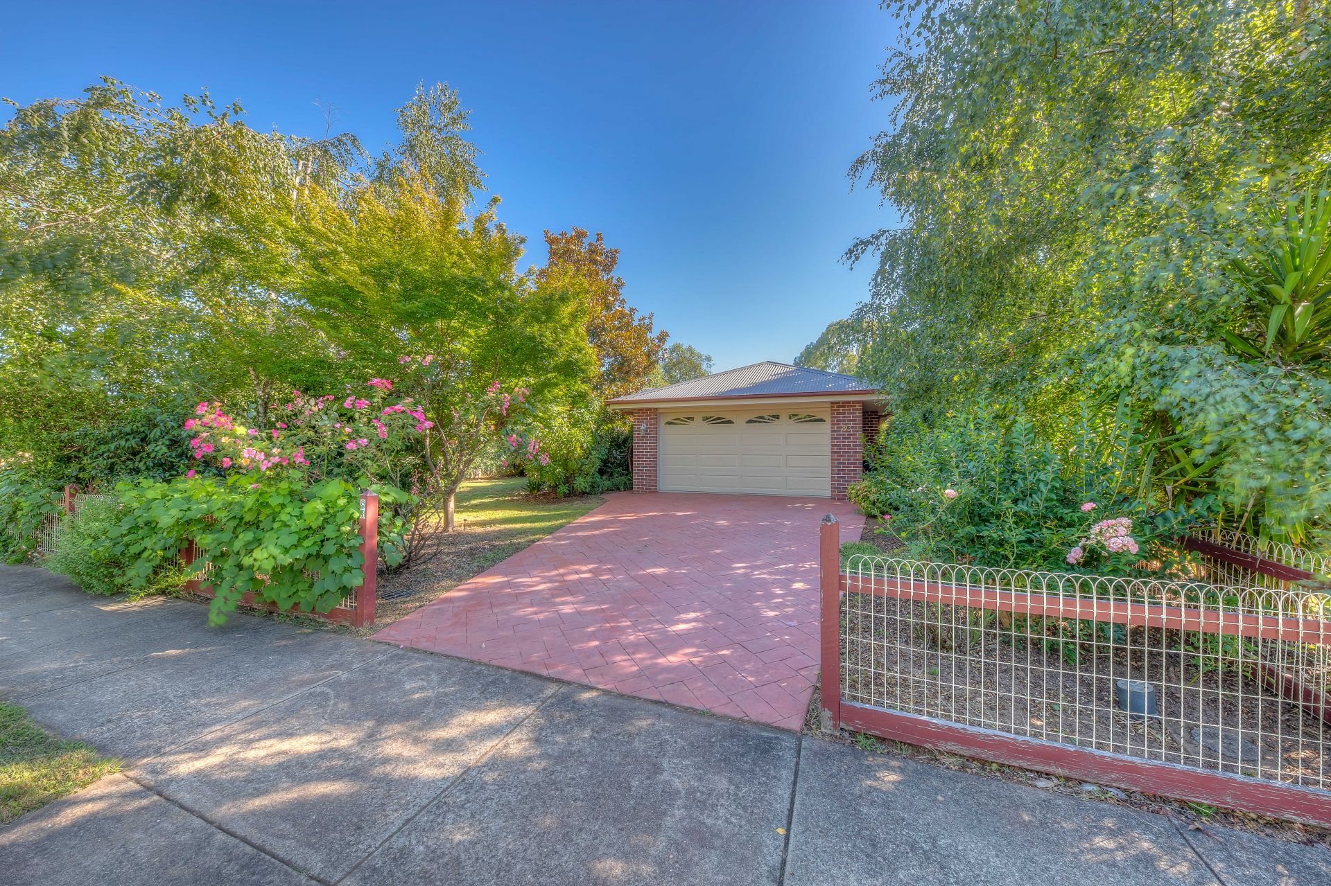 83 Station Street, Porepunkah Dickens Real Estate