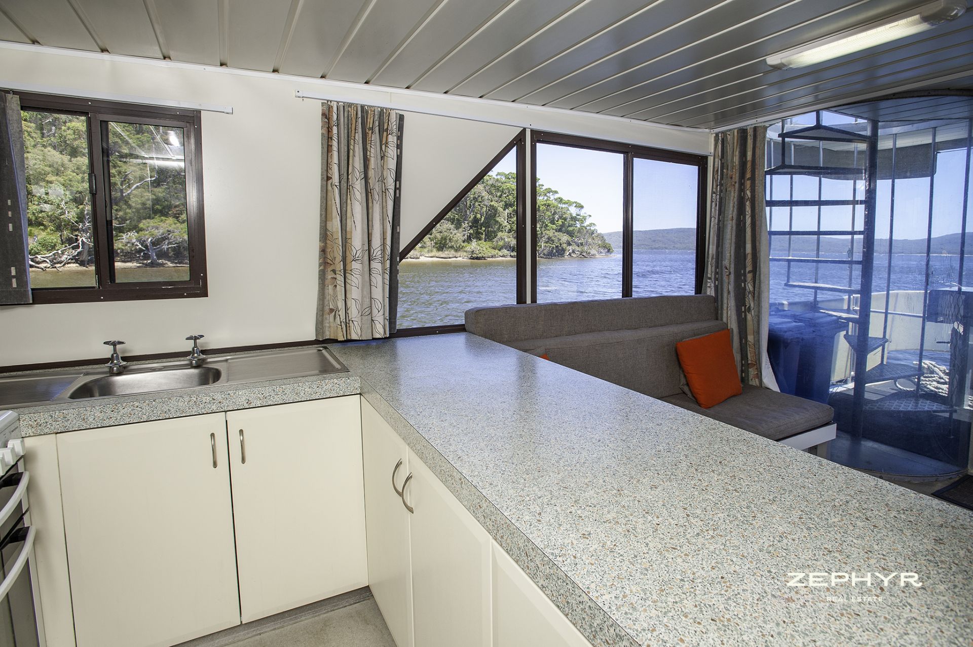 " Houseboat Holidays", Walpole Zephyr Real Estate