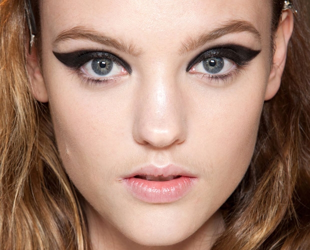 7 Daring Ways to Rock the Cat Eye Look Makeup