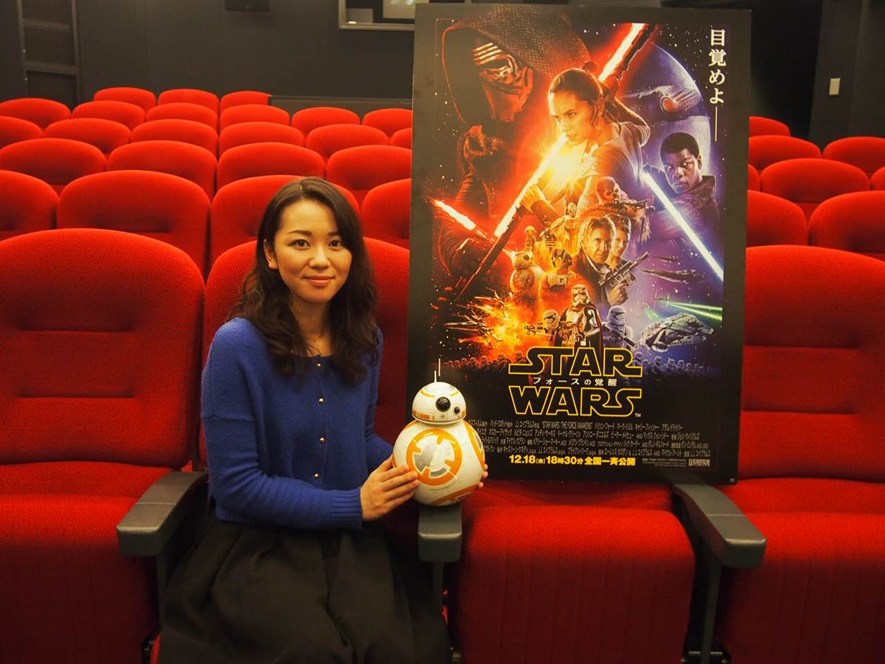 レイの親はパルパティーン？！【スターウォーズ９／スカイウォーカーの夜明け】あらすじ予想とラスト考察 | ３０代で国際結婚＆離婚、海外移住経験後に結婚相談所でスピード再婚、すべて体験。アラフォー女の破天荒ブログ ヒロイン・レイ役の吹替えをしたあの子は誰？『スター・ウォーズ/フォースの覚醒』【独占インタビュー！】 | Anan総研 – マガジンハウス