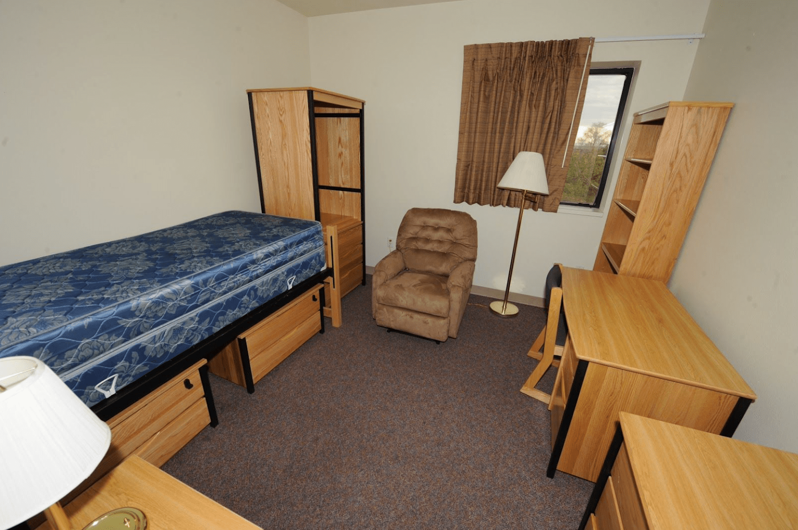 University of Southern California Dorms vs Off Campus Housing
