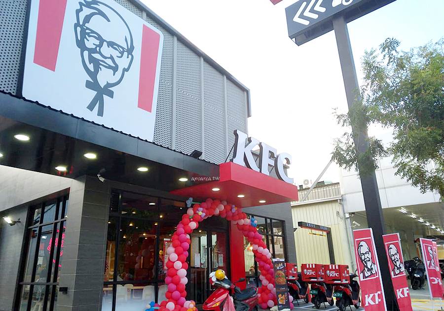 肯德基台中崇德餐廳開幕了！就在星巴克、春水堂商圈，還有得來速車道喔～