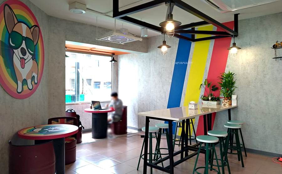 全新寬敞美式高腳座位區，四張犁農村公園旁角間7-11，近洲際棒球場、圖書館總館，丰瑞門市