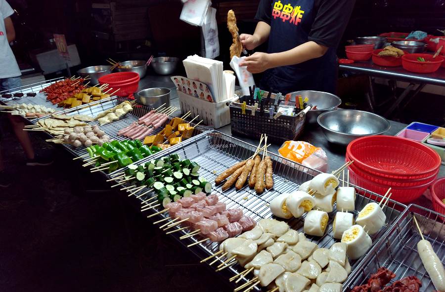 串串炸｜多種串炸只要銅板價10元，夜市宵夜小吃攤，一週只賣一天，四張犁夜市，圖書館總館對面近洲際棒球場