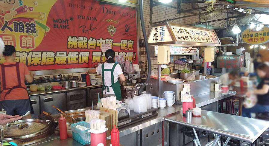 廟東古客蒜肉飯。豐原媽祖廟旁必吃美食，虱目魚皮湯、紅油炒手、沙茶乾麵等在地人也推薦