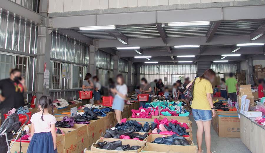 在地製鞋廠EVA夏日特賣會，銅板價買MIT拖鞋，最便宜均價不用50元，從早到晚都能方便買，還有象鼻人服飾聯合廠拍