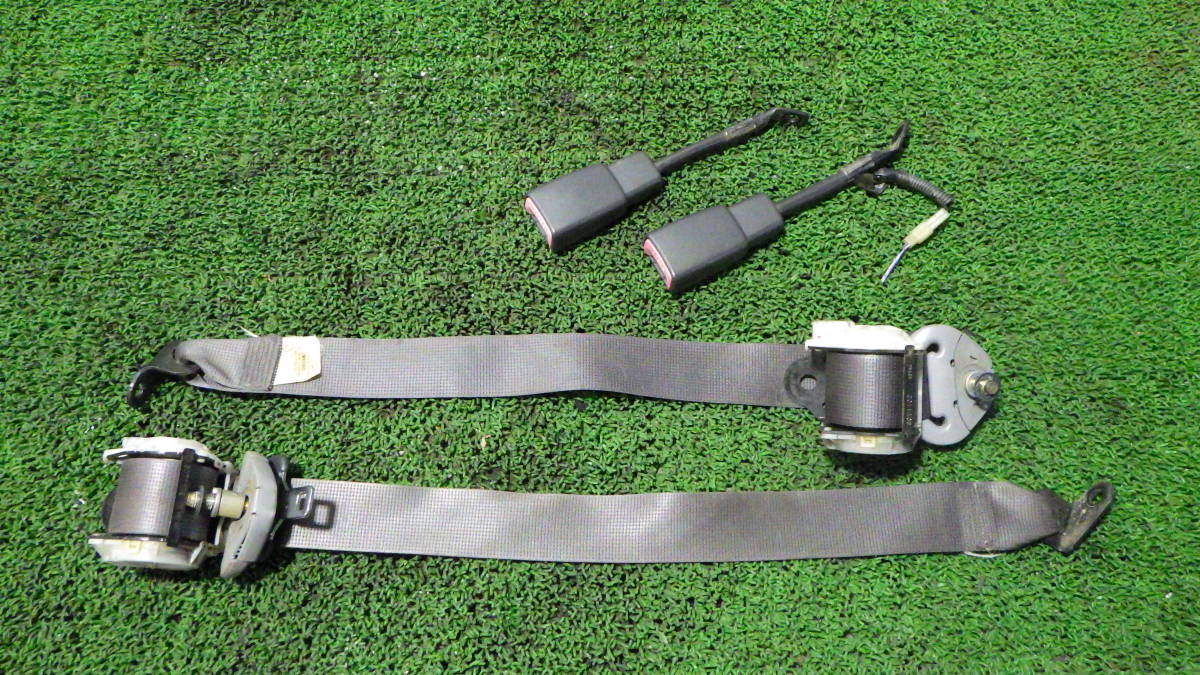 【やや傷や汚れあり】売り切り S210P ハイゼットトラック S200P シートベルト左右 050214522 B2D1 スリーアール