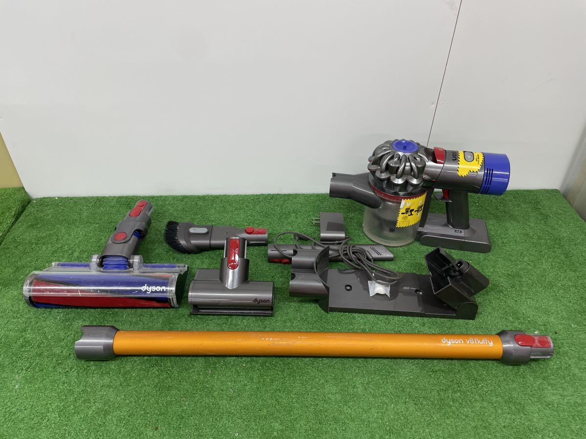【目立った傷や汚れなし】【M】dyson ダイソン コードレスクリーナー サイクロン式 v8 fluffyダイソンコードレスクリーナー