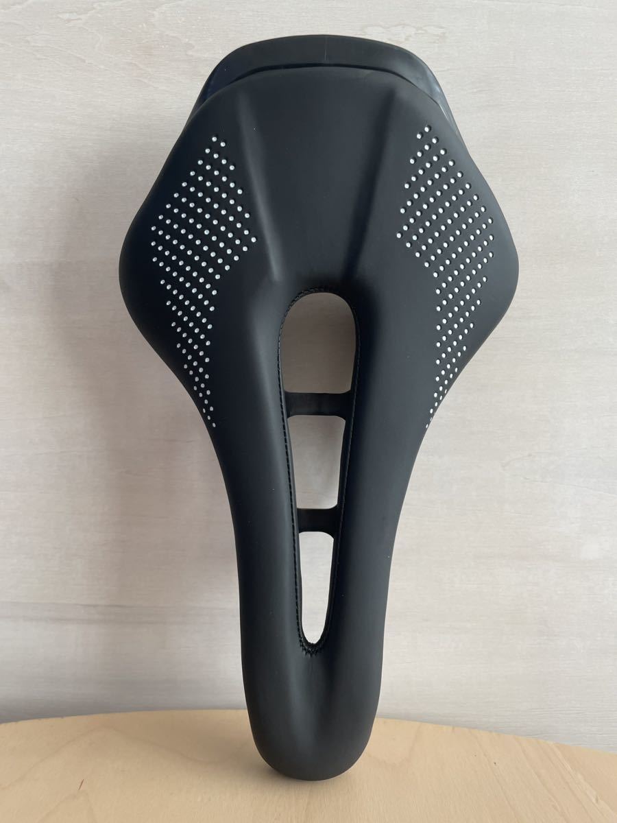 【未使用】【新品・未使用】ロードバイク ショートノーズ サドル 穴あきの落札情報詳細 ヤフオク落札価格検索 オークフリー