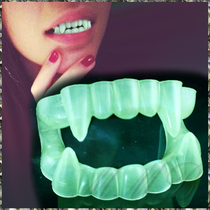 【新品】[HOBBY] VAMPIRE TEETH ハロウィーン コスプレ 暗闇で光る 夜光 マウスピース ドラキュラ 吸血鬼 ヴァンパイア