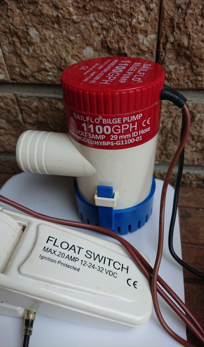 【やや傷や汚れあり】SAILFLO BILGE PUMP 12V ビルジポンプ フロートスイッチ付き MODELHYBP1G110001