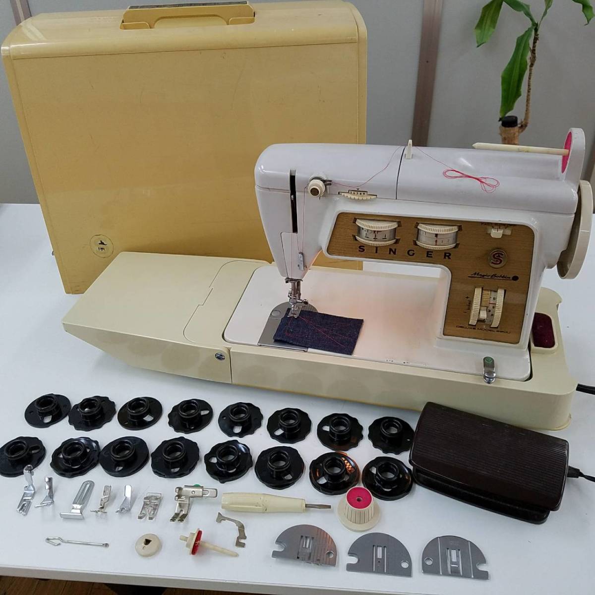 【中古】SINGER(シンガー)Magic Bobbin【DELUXE MODEL 690U】取説付き☆通電・試し縫い確認済み☆1円スタート