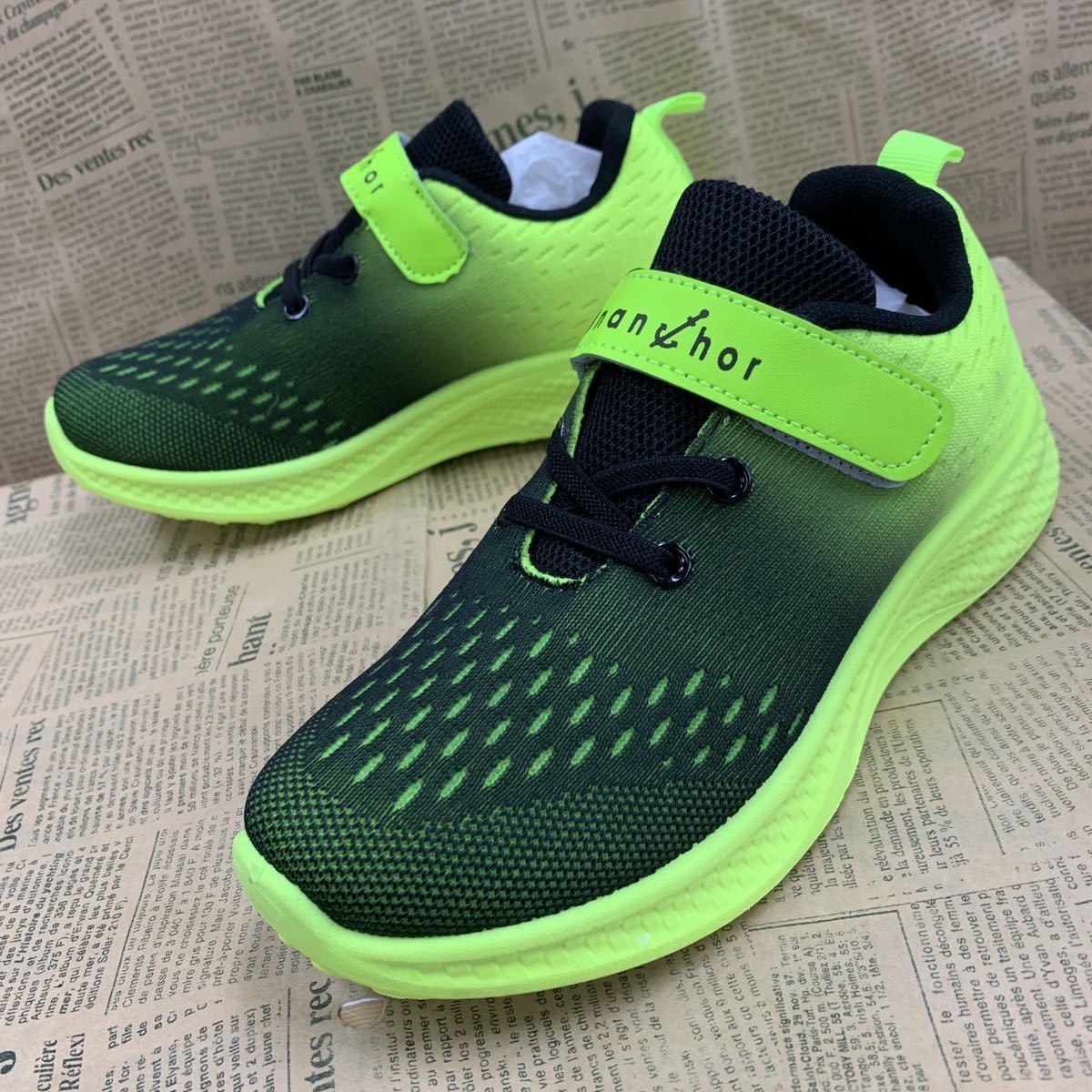 【未使用】新品 21.5cm 軽量 滑り止め付き キッズシューズ マジックテープスニーカー スポーツシューズ ジュニアスニーカー 子供靴