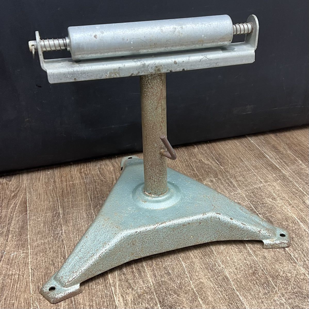 【傷や汚れあり】補助ローラー 昇降式 作業台 サポート 延長ローラー ローラースタンド 木材 木工 建築 大工道具 中古品 高さ31〜42cm