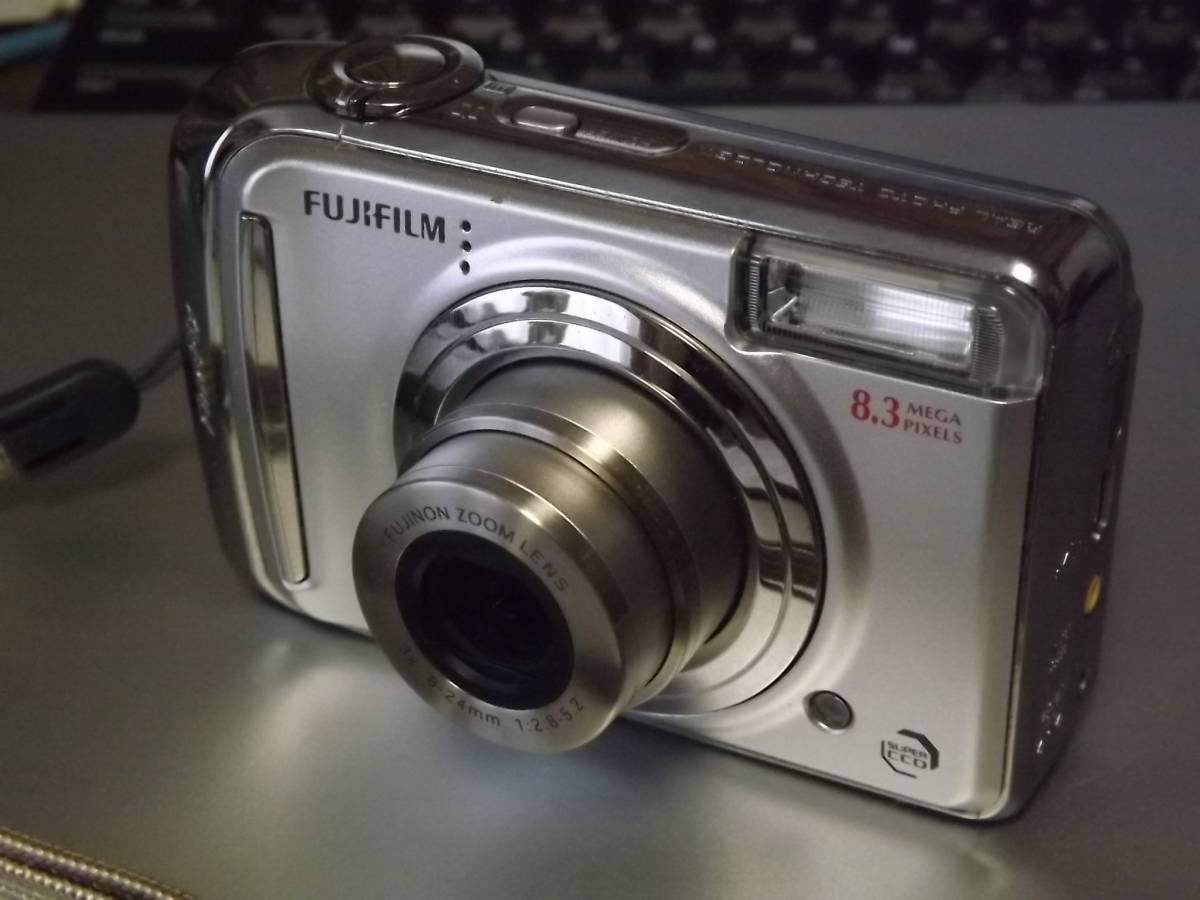コンパクトデジカメ FUJIFILM FinePix A800 8.3MEGA PIXELS 36～108mm相当 512MB xD