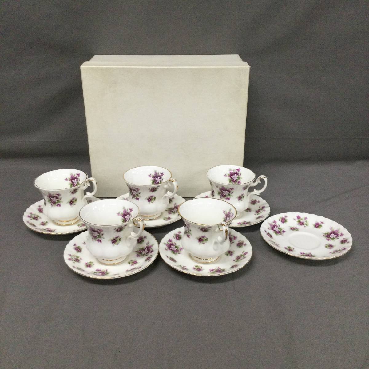 【傷や汚れあり】041125 220702 ROYAL ALBERT ロイヤルアルバート Sweet Violet スウィートヴァイオレット