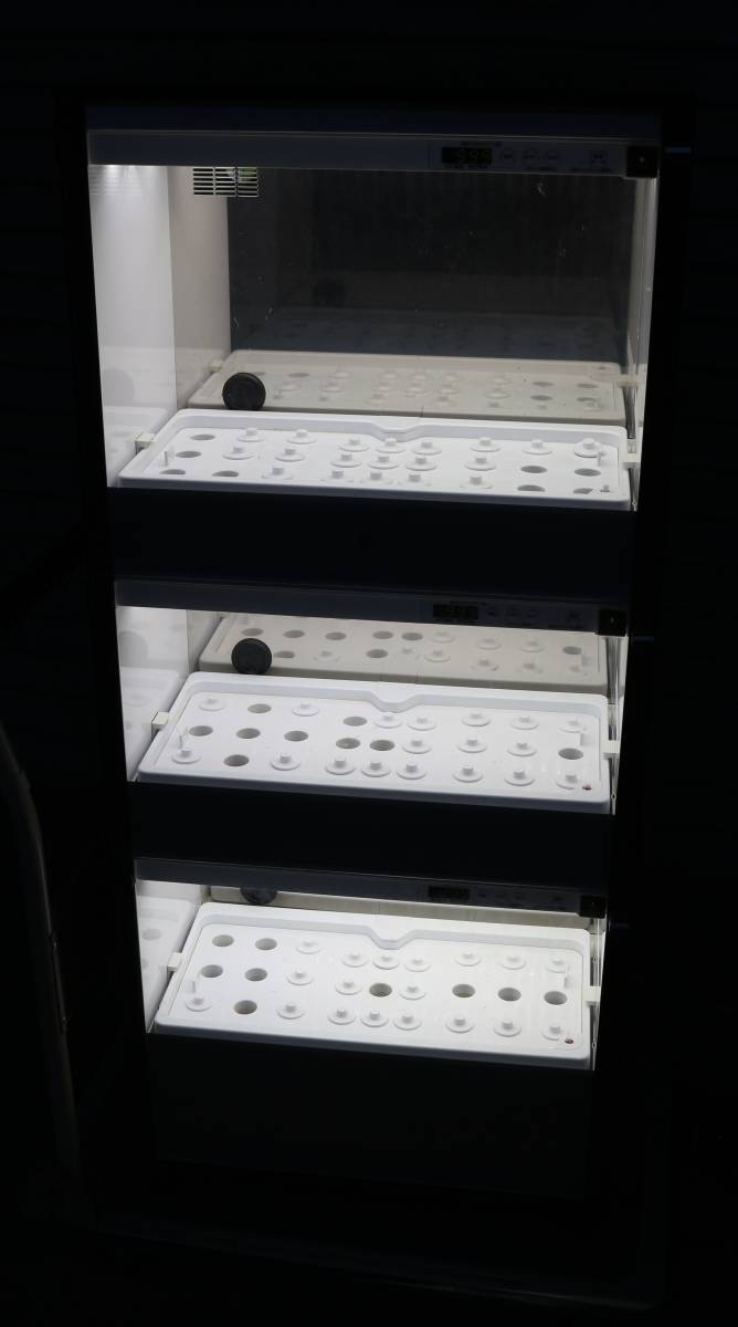 【中古】12179 UING ユーイング UHTT100G Green Farm TRITOWER グリーンファーム トライタワー 水耕