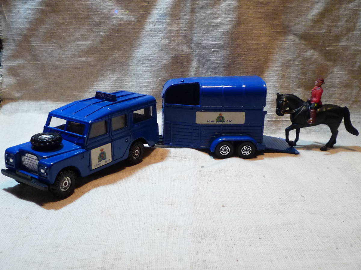【目立った傷や汚れなし】35644 LAND ROVER HORSE BOX POLICE TRAILER GIFT
