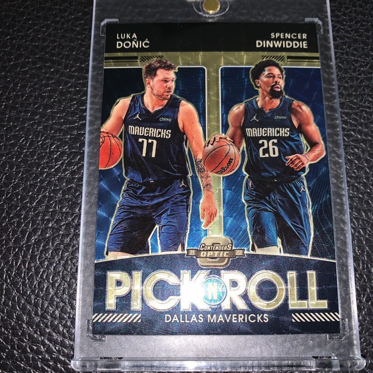 【目立った傷や汚れなし】1 of 1【世界で1枚!激レア!】Luka Doncic 202122 Panini Contenders Optic Gold Vinyl 1/1 Spencer