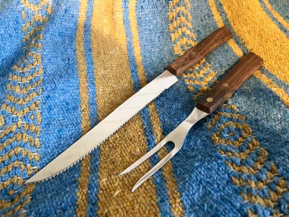 【未使用】90年代ビンテージ 無銘 米国より里帰りMADE IN JAPAN ウォルナットハンドル・カービングナイフセット 野営 キャンプ