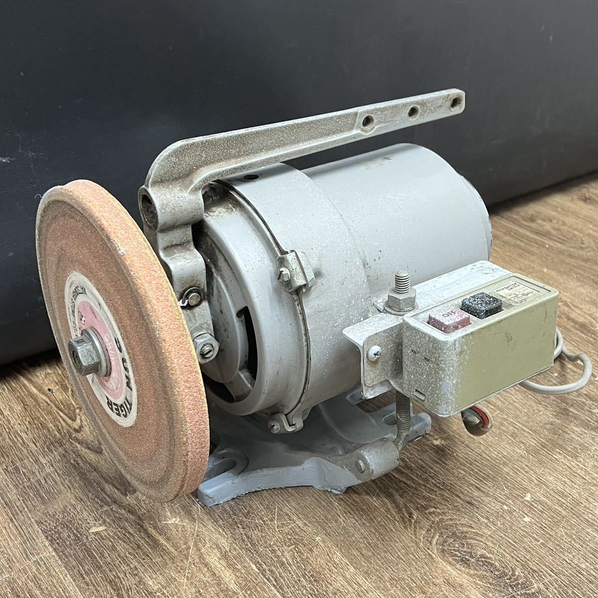 【傷や汚れあり】クラッチモーター ベンチグラインダー 卓上 三菱 MITSUBISHI 工業用ミシン ミシンモーター CA202A 100V