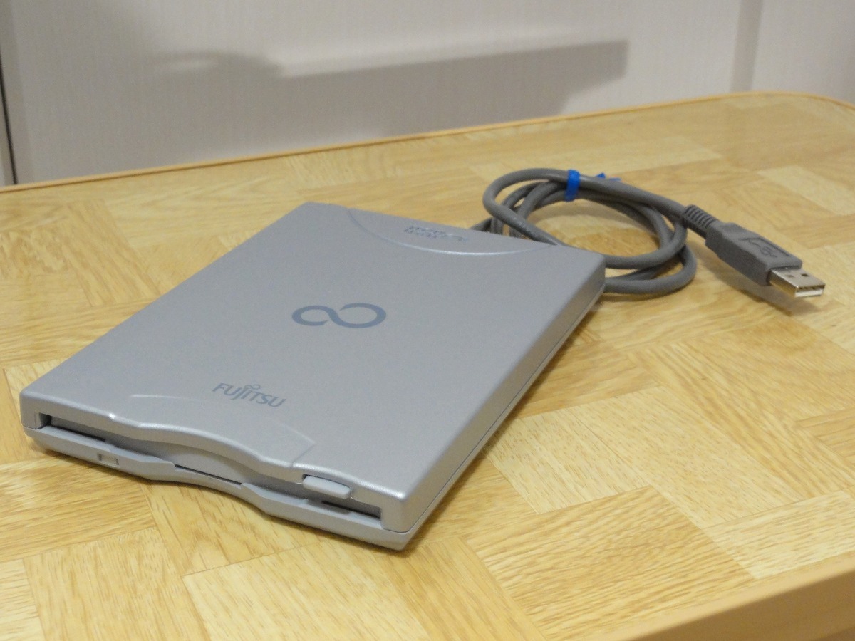 【目立った傷や汚れなし】★超美品★FUJITSU 富士通 USB接続外付けFDD FMFD51S CP07873501 3モードフロッピー