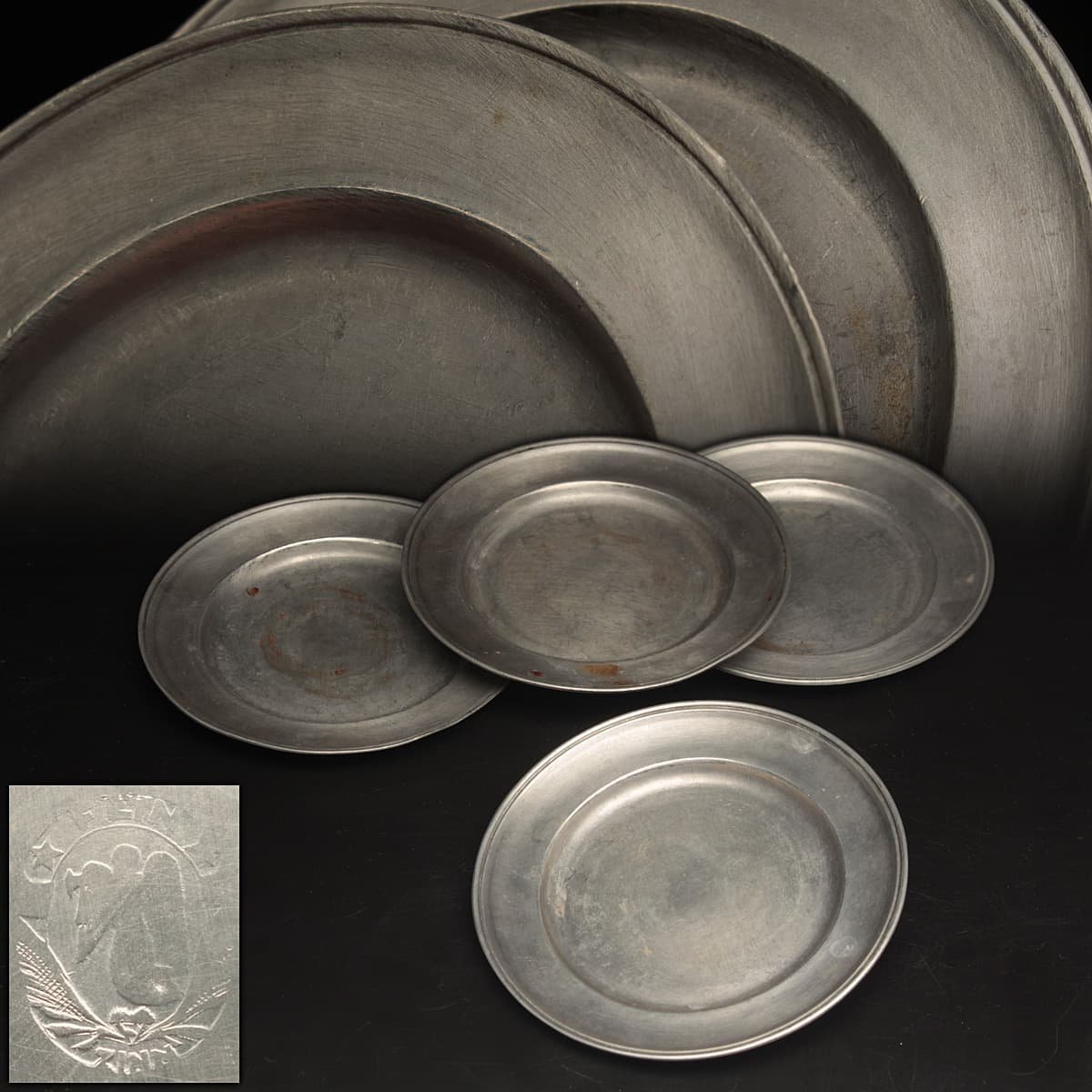 【やや傷や汚れあり】HZ245 アンティーク【FEIN ZINN】Pewter ピューター プレート 四枚 総重560g・ピューター プレート