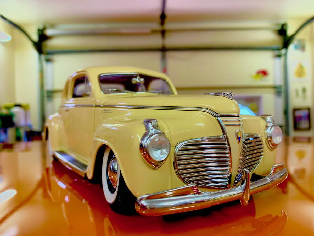 1941年 PLYMOUTH 1/18 カスタムローライダー ホットロッド HOTROD KUSTOM LOWRIDER ムーンアイズ アメ車