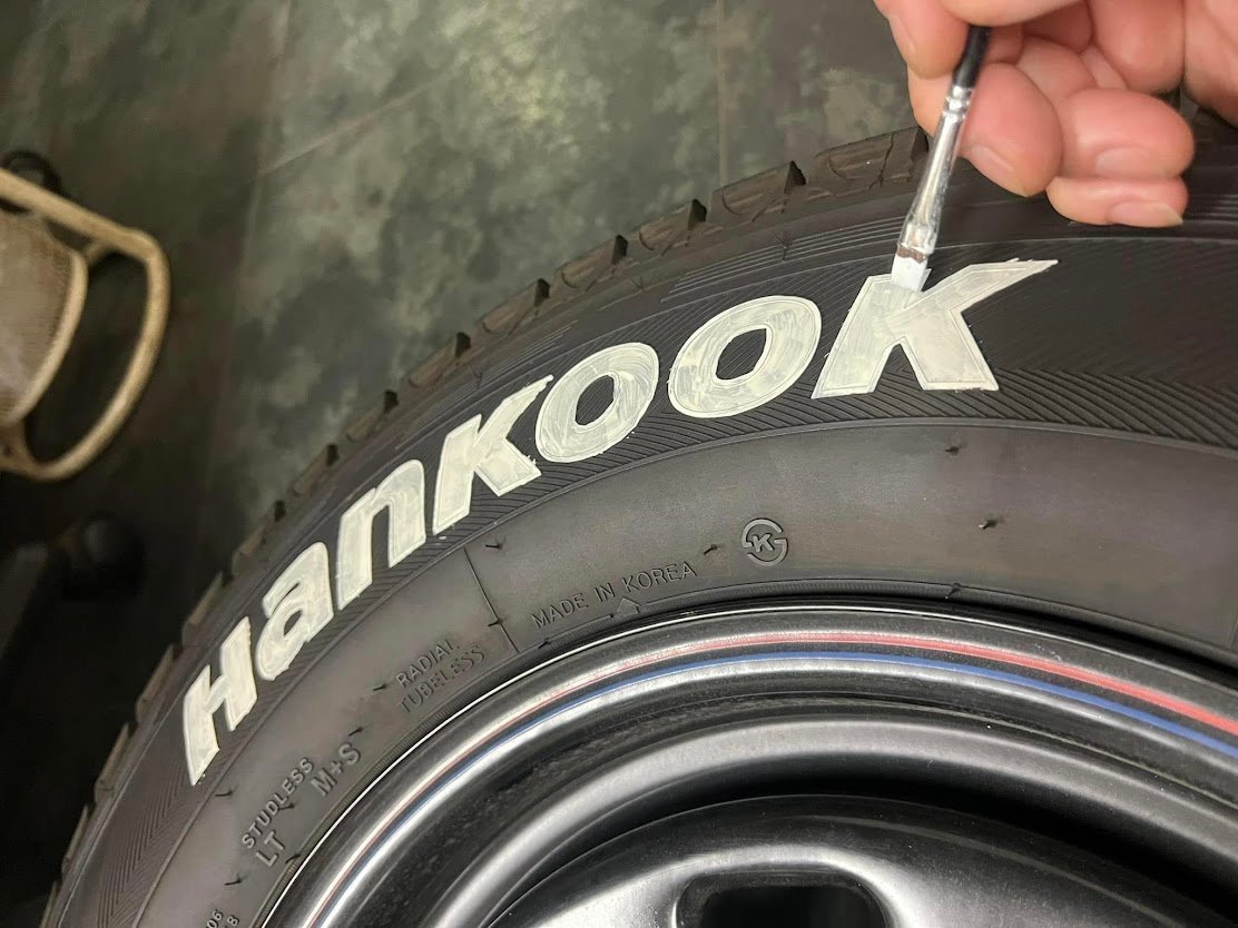 【新品】プロ用 ホワイトレター タイヤペイント タイヤマーカー ホワイトリボン ホワイトウォール用ラバーペイント 2液 30CC ペイント文字