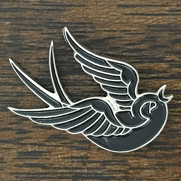 【新品】ツバメ ピンバッジ Swallow Pin 燕 つばめ ピンズ 入れ墨 タトゥー バイカー アウトロー 黒 Tatoo Pins