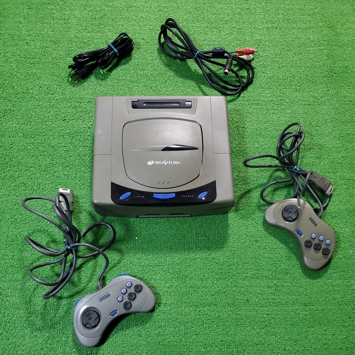 【傷や汚れあり】SEGA SATURN セガサターン HST3210 本体 動作確認済み コントローラー 2個 コントローラ レトロゲーム