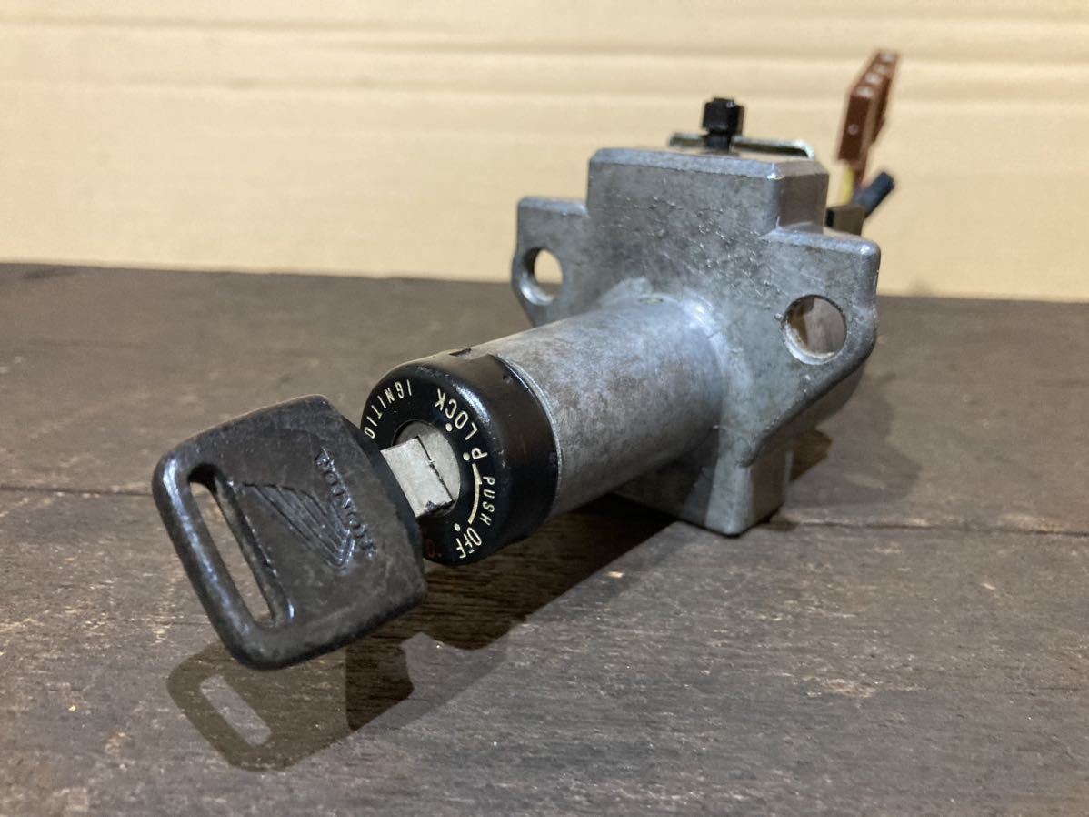 【傷や汚れあり】ホンダ HONDA ホンダ VT250 VT250FE キーシリンダー メイン イグニッション 検）インテグラ MC20