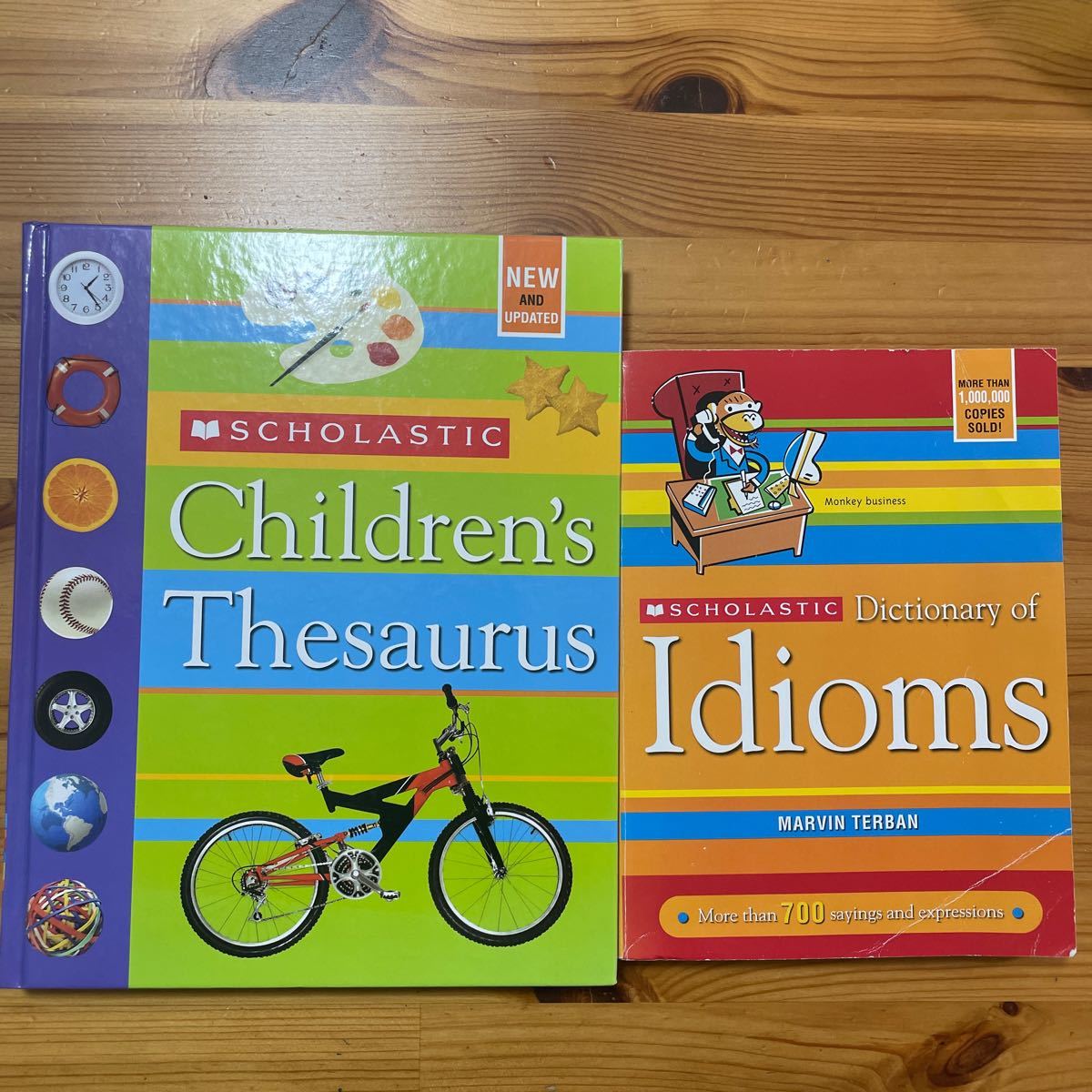 【やや傷や汚れあり】（送料無料）英語 洋書 Scholastic Thesaurus Idioms 学習図書 子ども おうち英語 多読