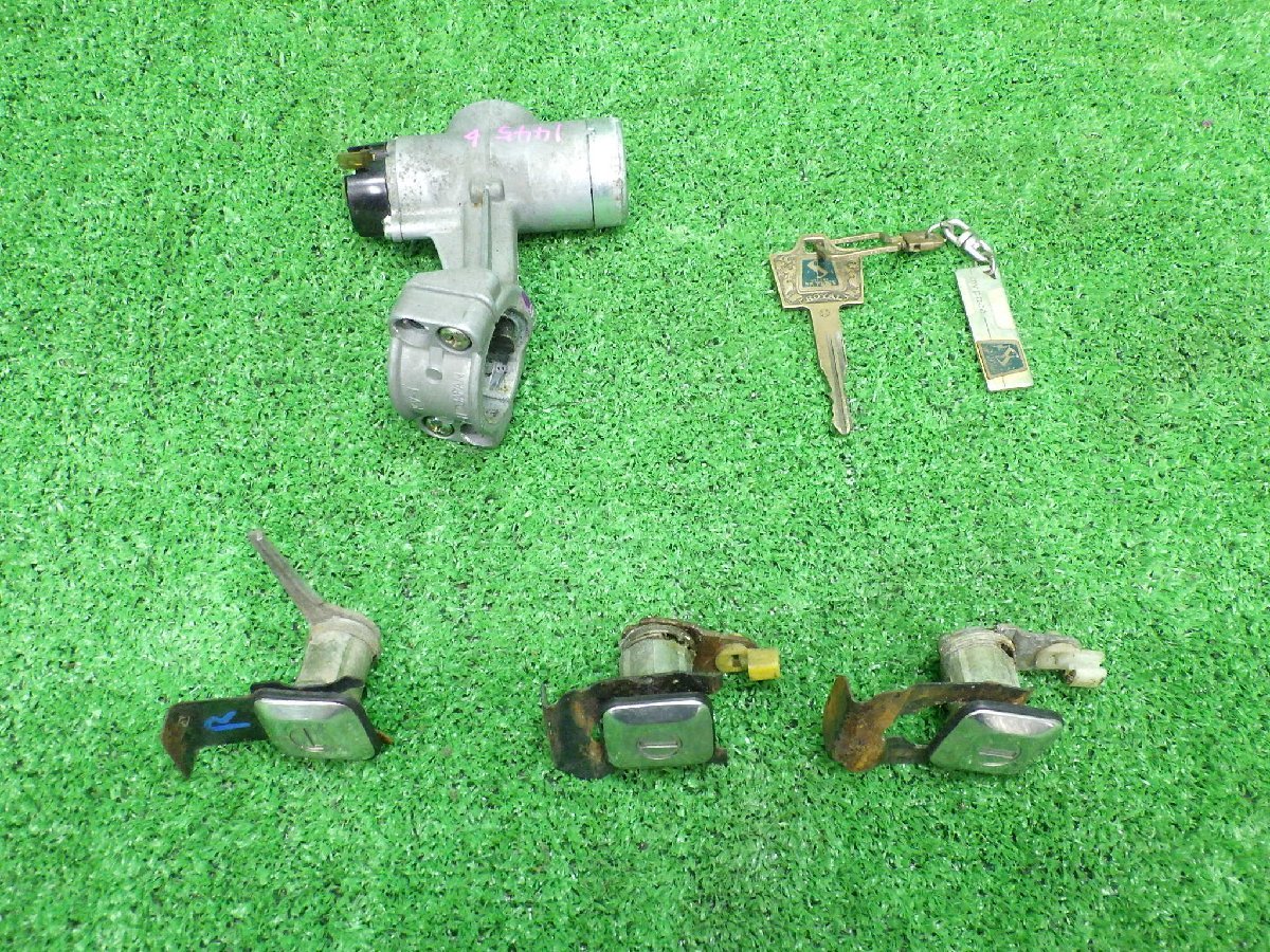 【傷や汚れあり】日産 スカイライン HR30 メインイグニッション 5点セット GT イグニッションスイッチ フロント左右 トランク キー